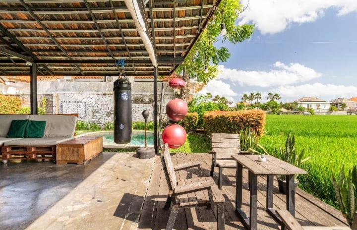 Big Brother Surf Inn Canggu Esterno foto