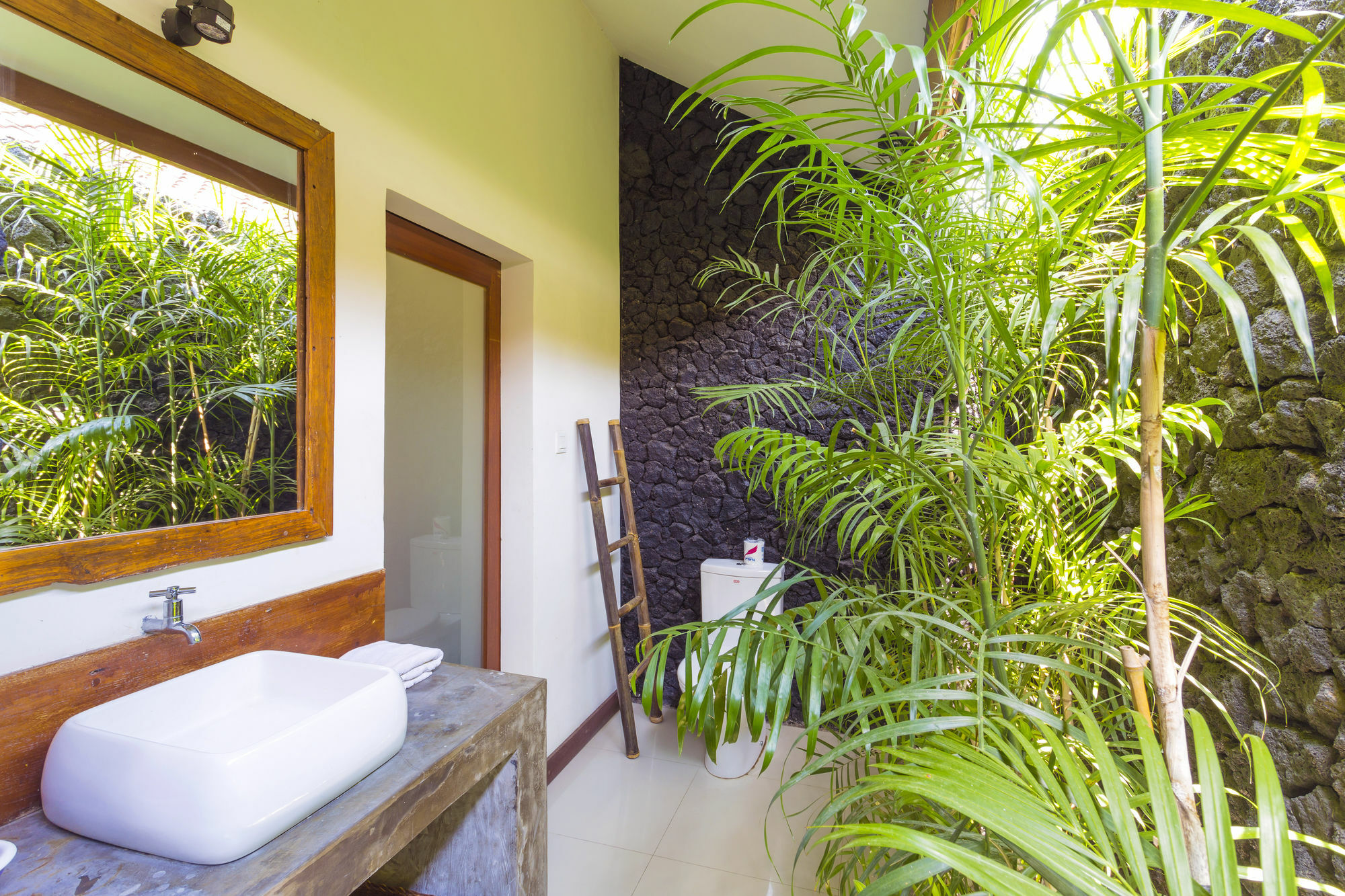 Big Brother Surf Inn Canggu Esterno foto
