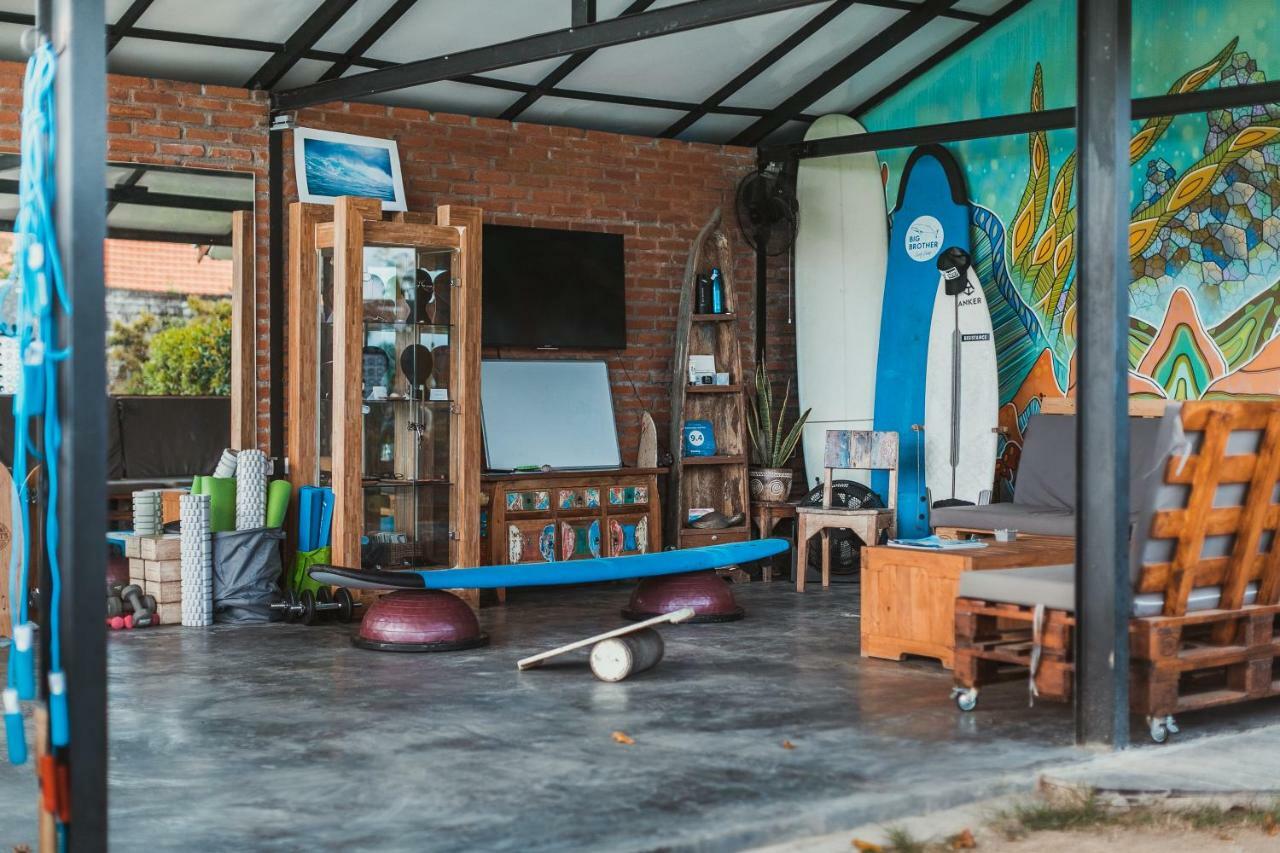 Big Brother Surf Inn Canggu Esterno foto