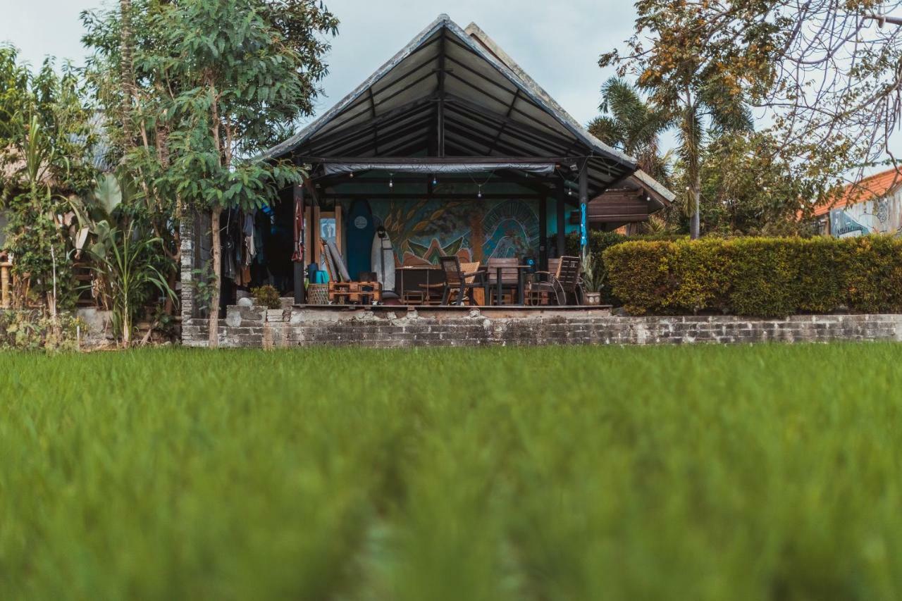 Big Brother Surf Inn Canggu Esterno foto