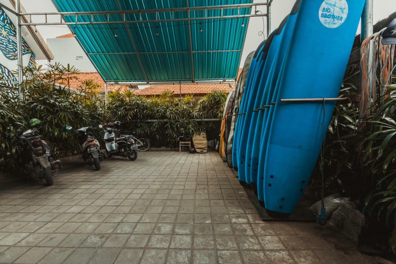 Big Brother Surf Inn Canggu Esterno foto