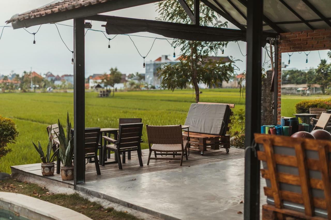 Big Brother Surf Inn Canggu Esterno foto
