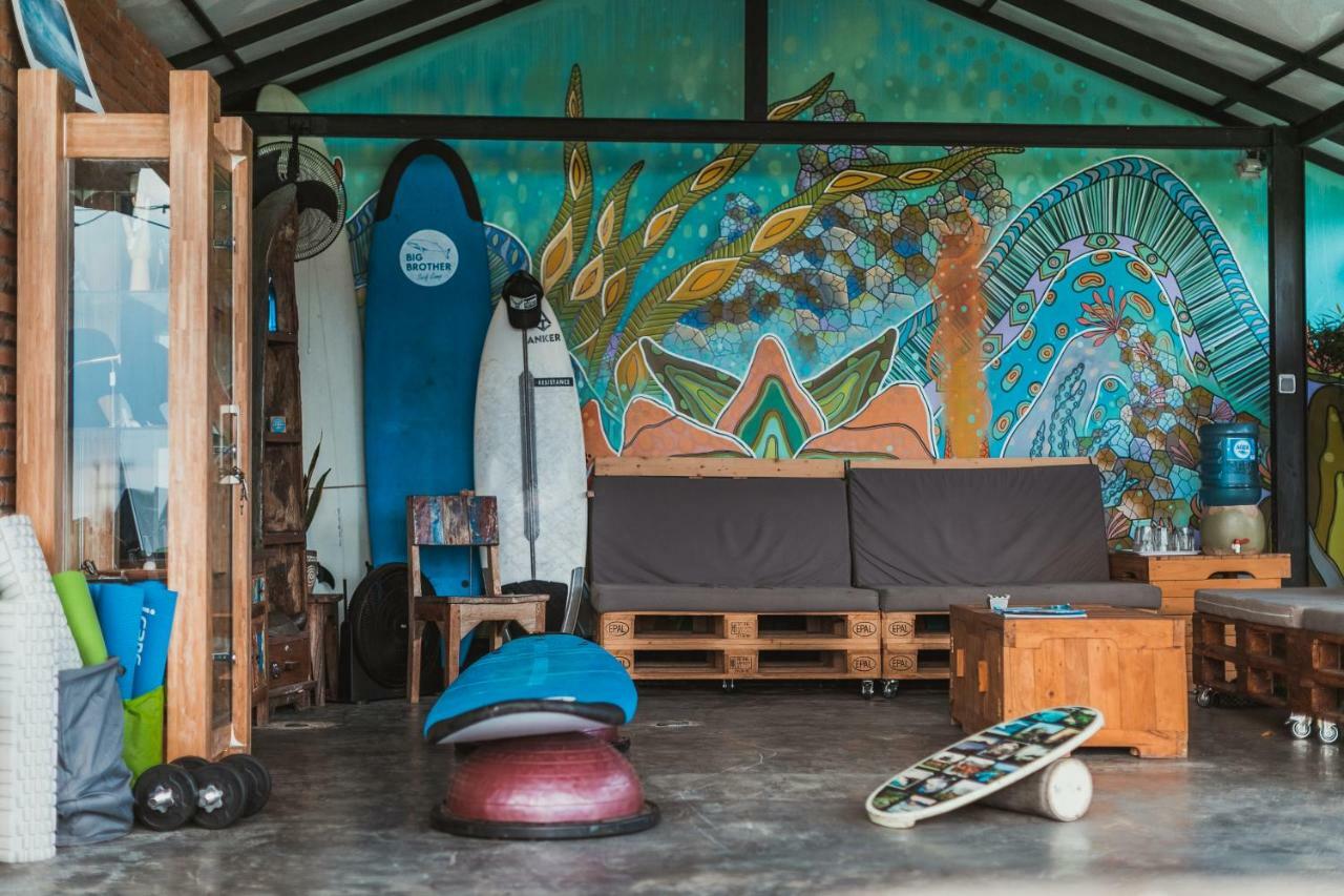 Big Brother Surf Inn Canggu Esterno foto
