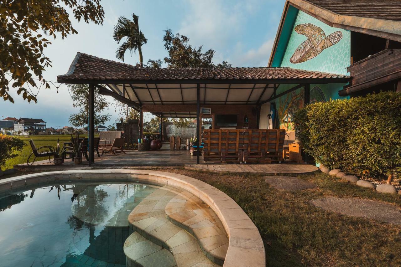 Big Brother Surf Inn Canggu Esterno foto